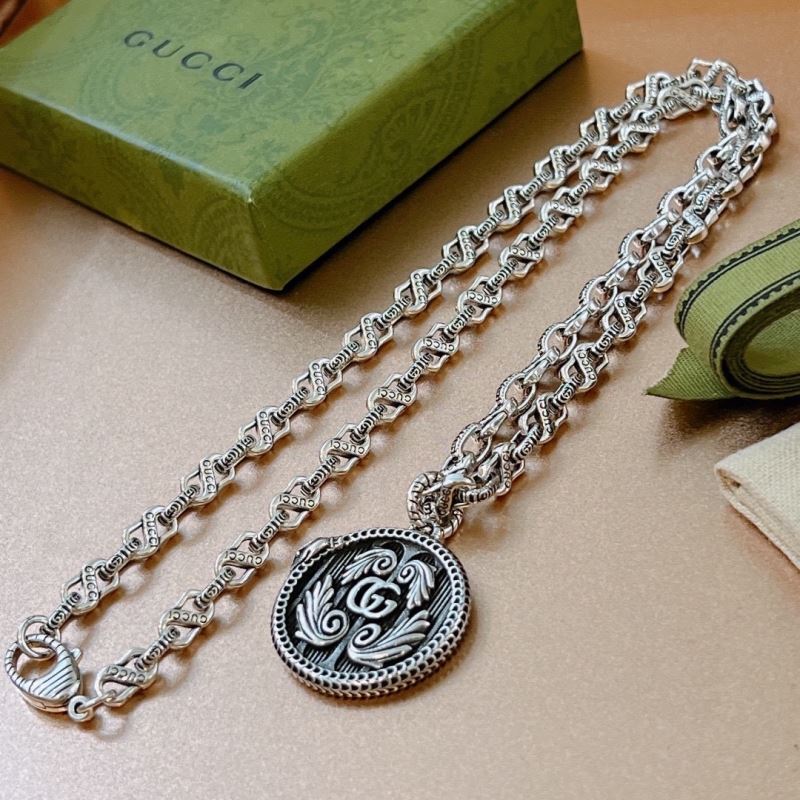 G*u*i necklaces